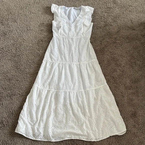 Talita Kume Elegant White Dress - Picture 2 of 8